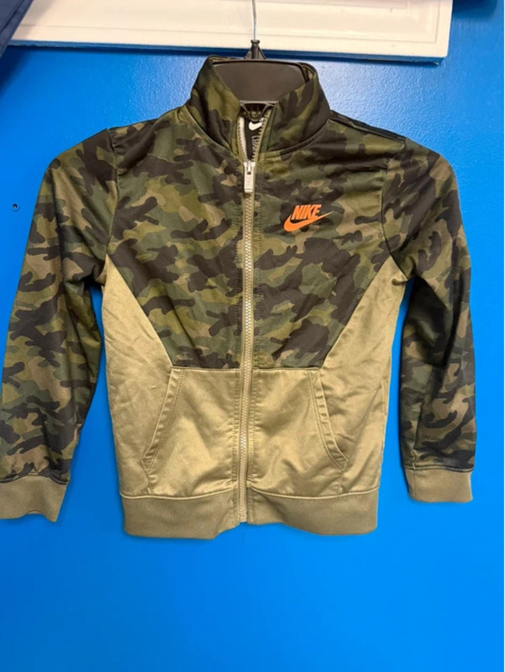 Nike Boys Size 7 Camo Olive Green Orange Logo Full Zip Track Jacket (6-7 Yrs)